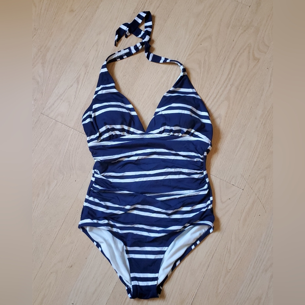 Woman's Merona Size M One Piece Swim Suit.